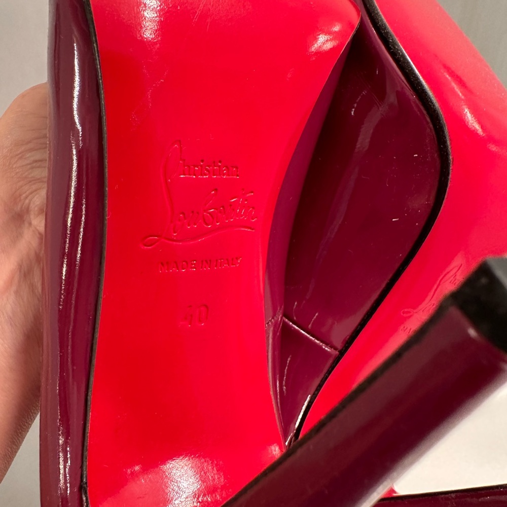 Christian Louboutin Pumps size 40 - PERFECT condition never worn. Heel is 4.5 in - Picture 3 of 4